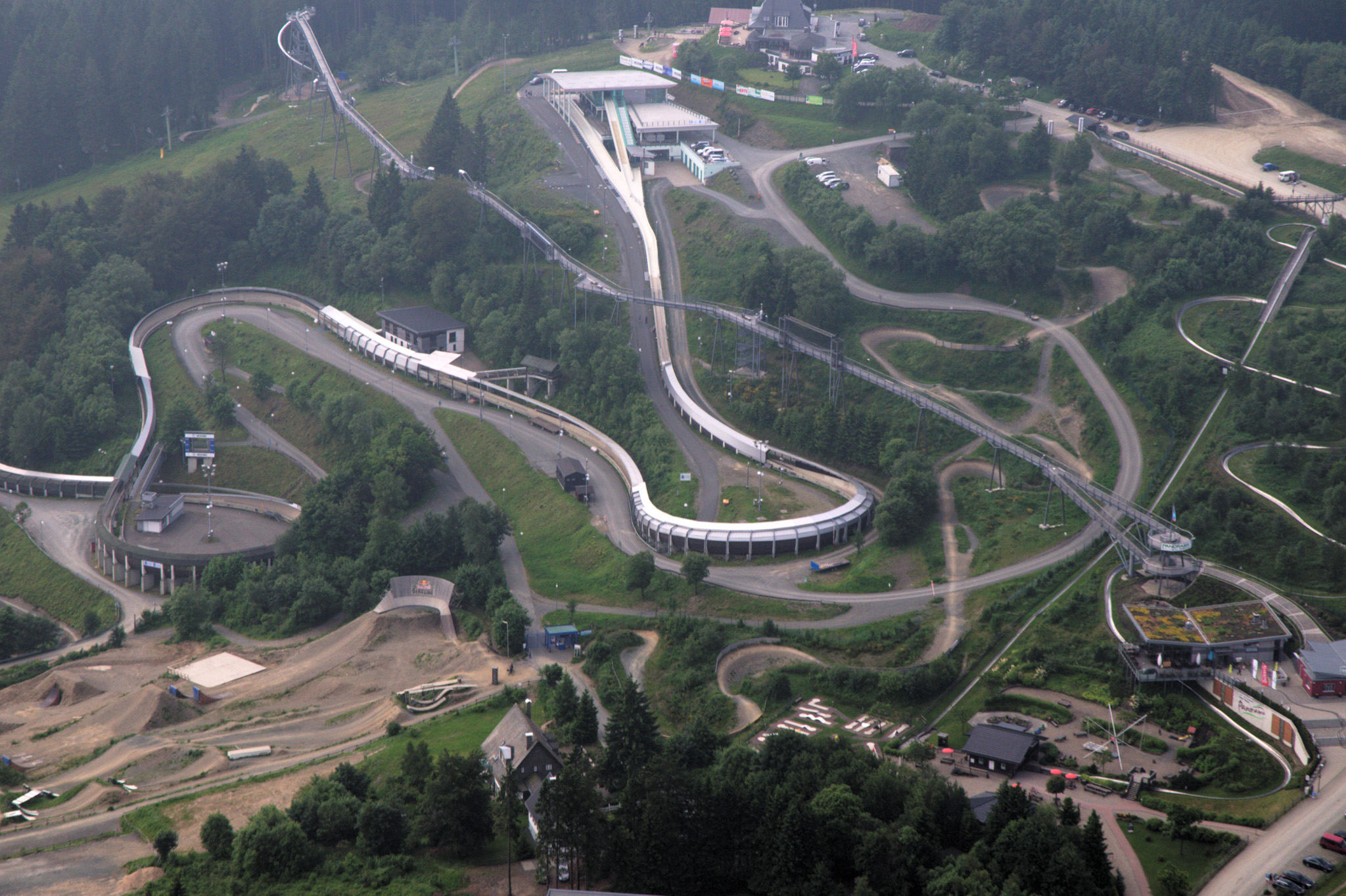 https://jobs-swf-staging.seiten.co/wp-content/uploads/2023/06/Winterberg-panorama-bruecke.jpg